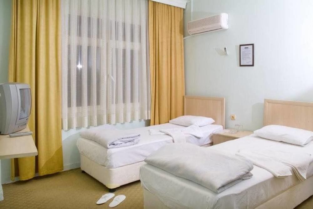 Uenver Hotel Адана Екстериор снимка